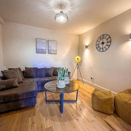 Bright & Spacious Split Level Flat In Kennington Лондон Экстерьер фото