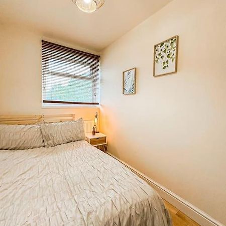 Bright & Spacious Split Level Flat In Kennington Лондон Экстерьер фото