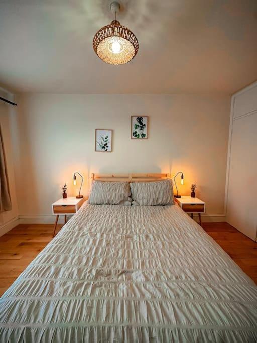 Bright & Spacious Split Level Flat In Kennington Лондон Экстерьер фото