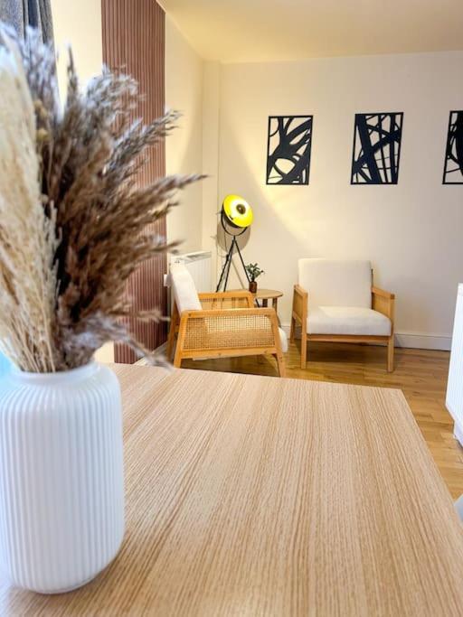 Bright & Spacious Split Level Flat In Kennington Лондон Экстерьер фото